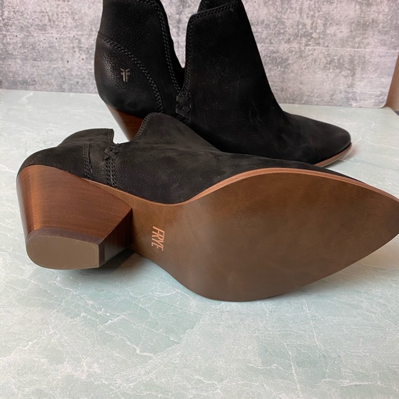 NWOT Frye Reina Cut Out Bootie in black size 9.5 - Picture 5 of 7